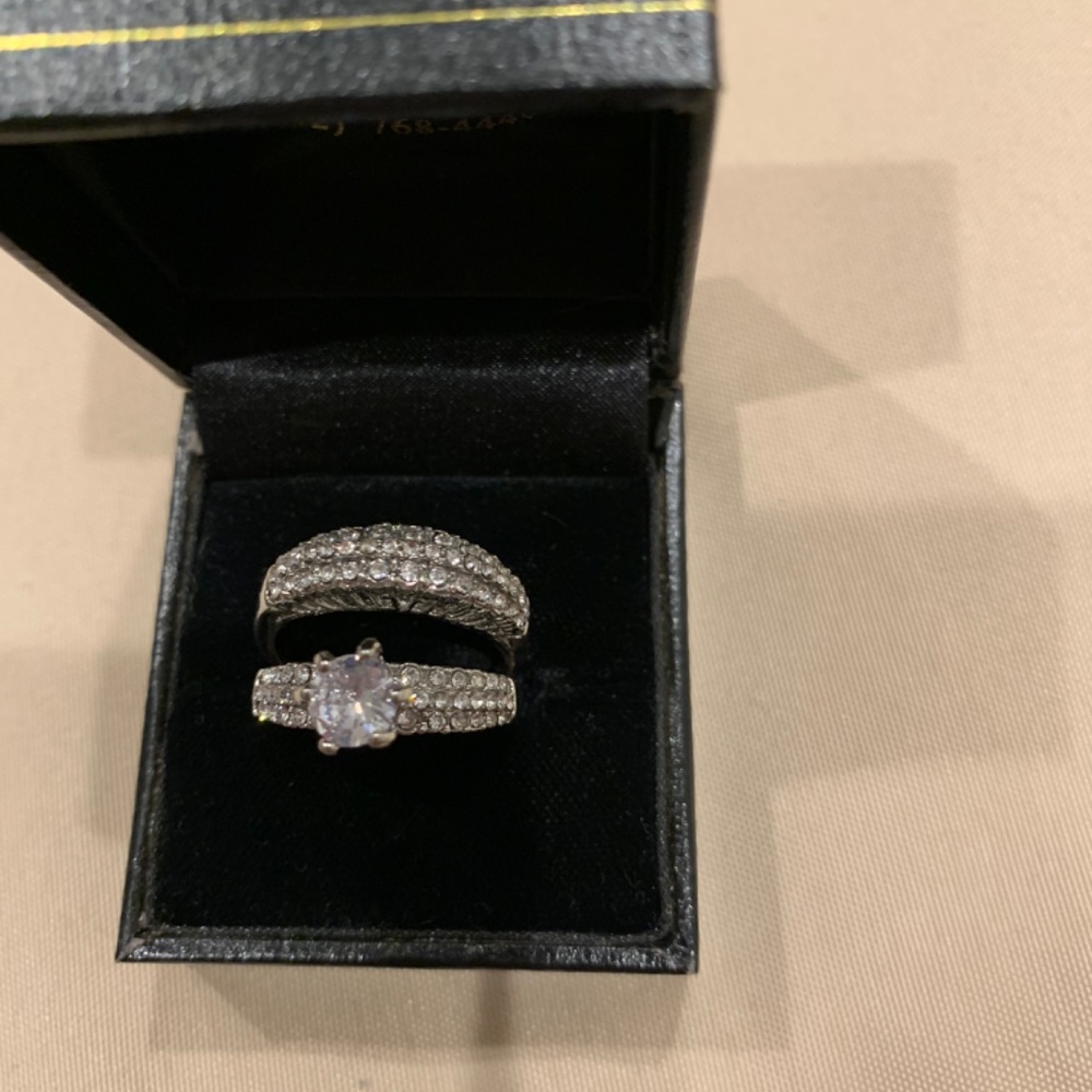 Silvertone Set of 2 Rings Size 8 - Picture 2 of 3